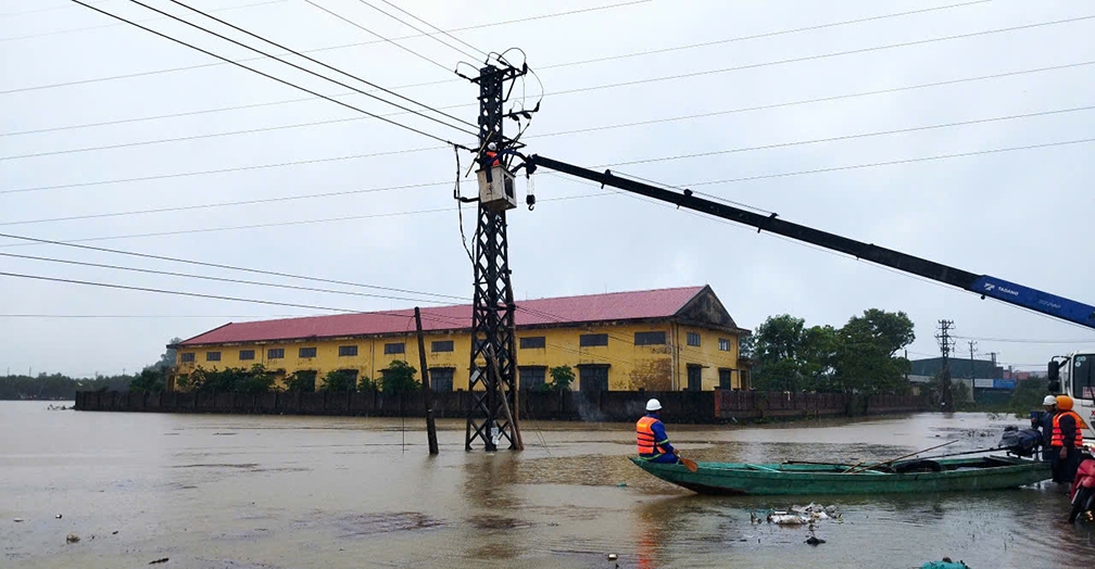 Phải hoàn thành khắc phục sự cố điện do bão số 6 trong ngày hôm nay